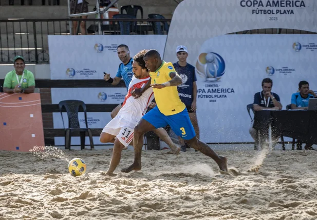 Brasil e Peru pela Copa América de Futebol de Areia