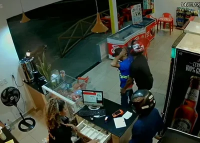 Câmera flagra assalto em conveniência de posto de combustível em Teresina