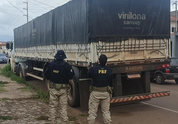 Caminhão apreendido pela PRF em Picos