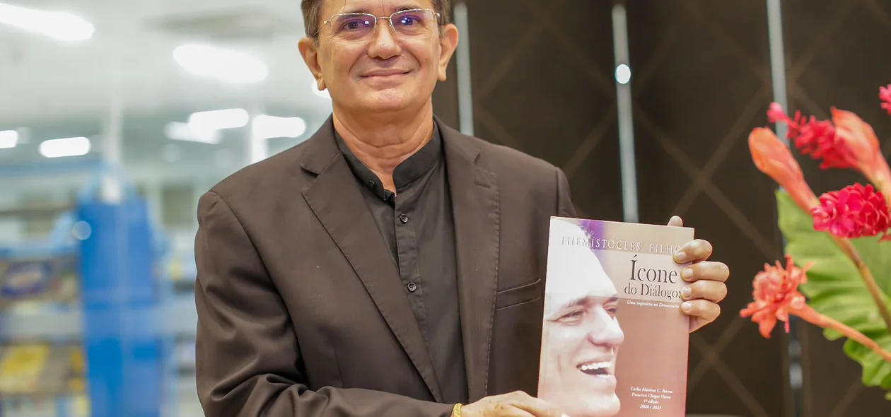 Carlos Máximo fez uma vasta pesquisa para escrever livro
