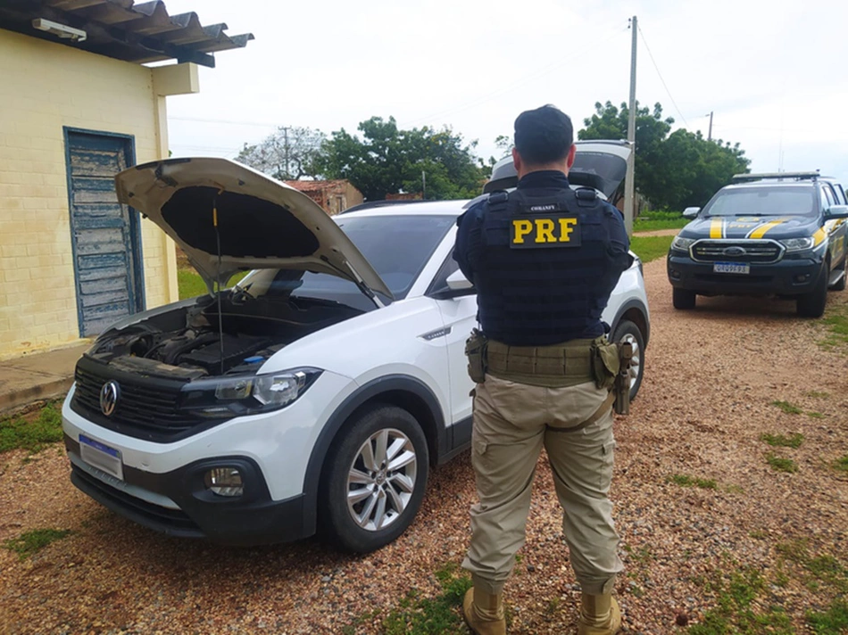 Carro com restrição de roubo foi recuperado pela PRF em Alegrete do Piauí