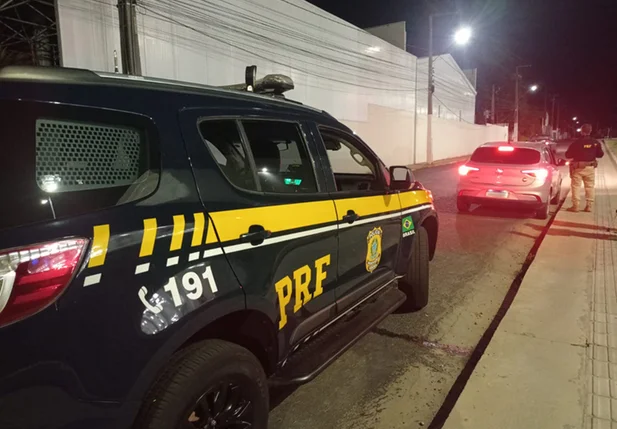 Carro com restrição de roubo foi recuperado pela PRF em Teresina