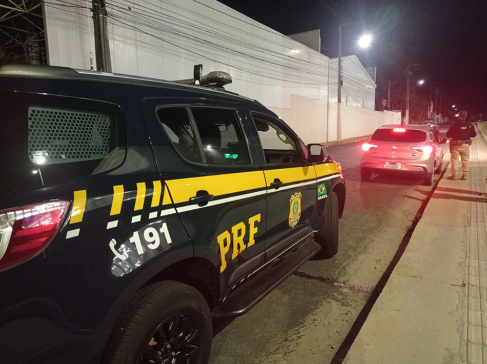 Carro com restrição de roubo foi recuperado pela PRF em Teresina