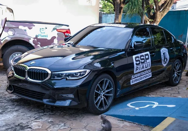 Carro de luxo apreendido no Piauí