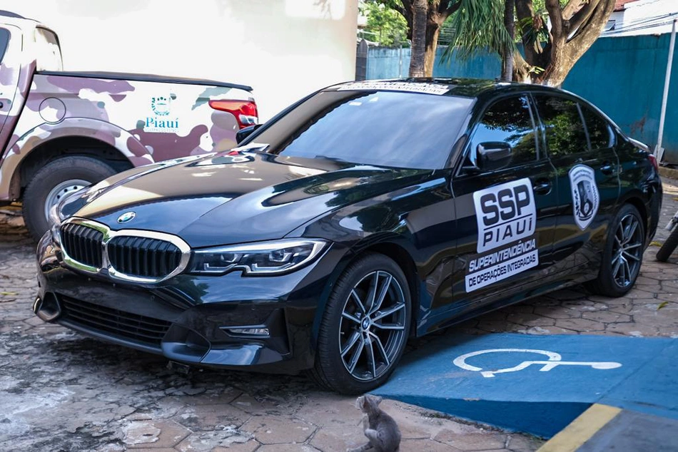 Carro de luxo apreendido no Piauí