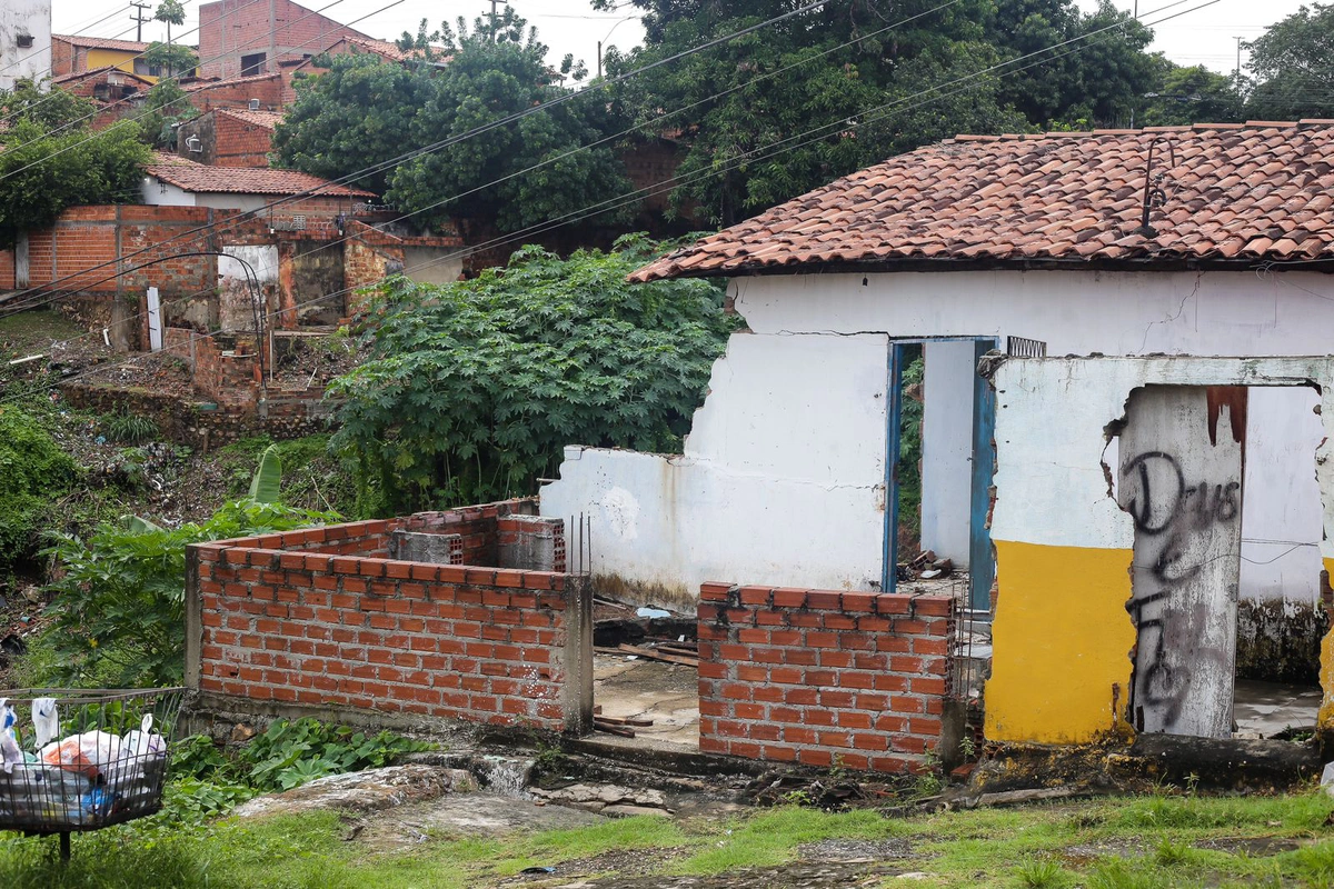 Casa desaba na Vila da Paz