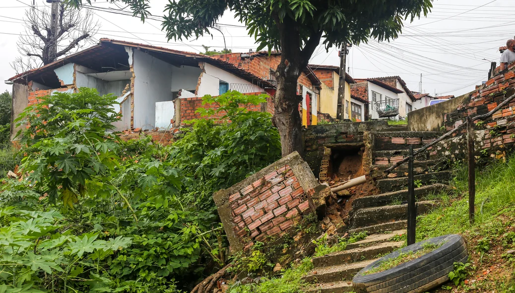 Casa desabou durante noite desse domingo na Vila da Paz
