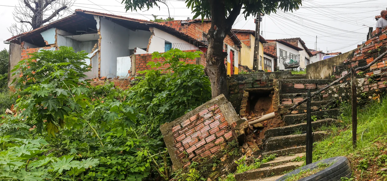Casa desabou durante noite desse domingo na Vila da Paz