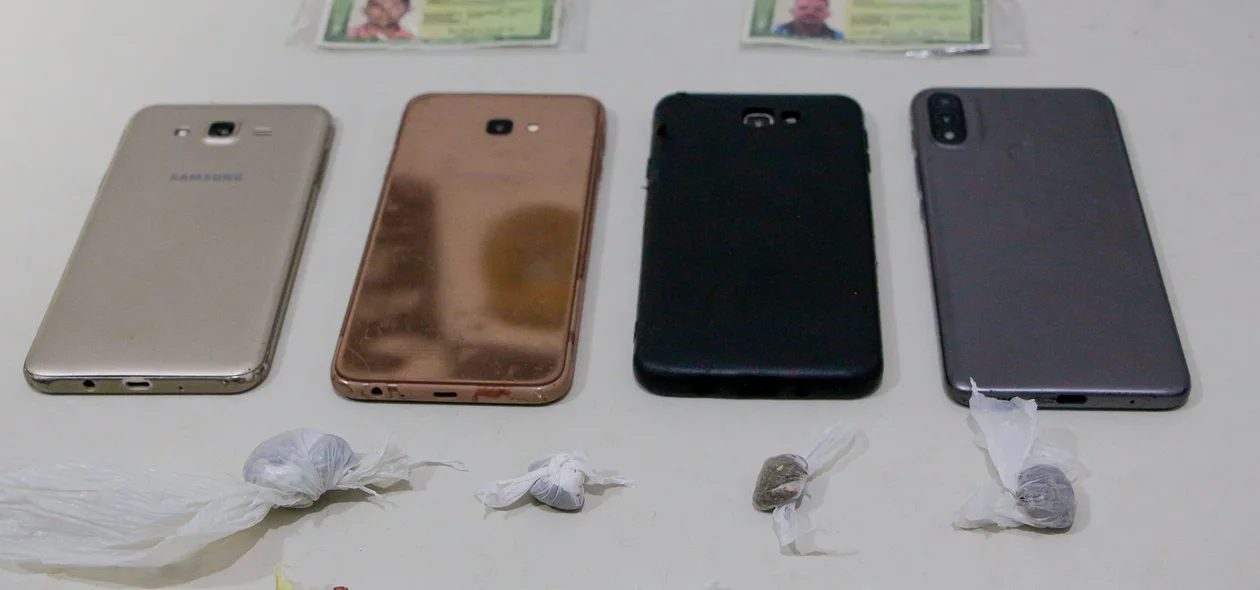 Celulares e drogas apreendidos