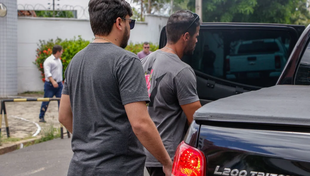 Christhofer Santos é conduzido pela Polícia Civil