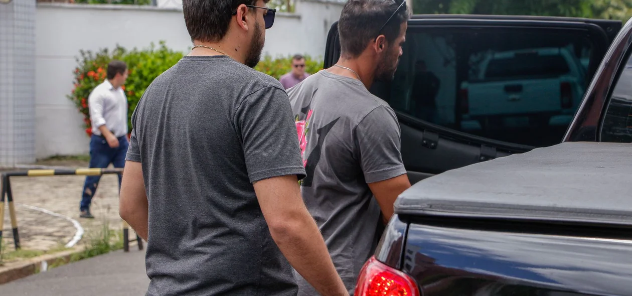 Christhofer Santos é conduzido pela Polícia Civil