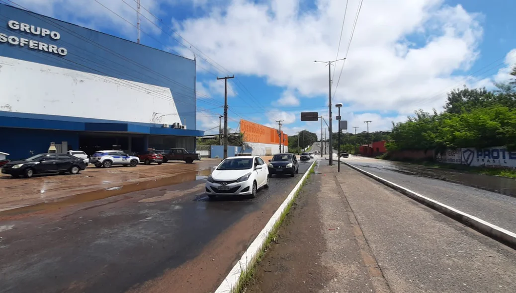 Condutores se arriscam pelo trecho