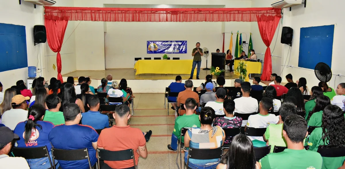 Conferência Municipal foi aberta com a fala do secretário de Saúde, e em seguida, foi feita a leitura do regimento, e logo, teve início a palestra com o conferencista
