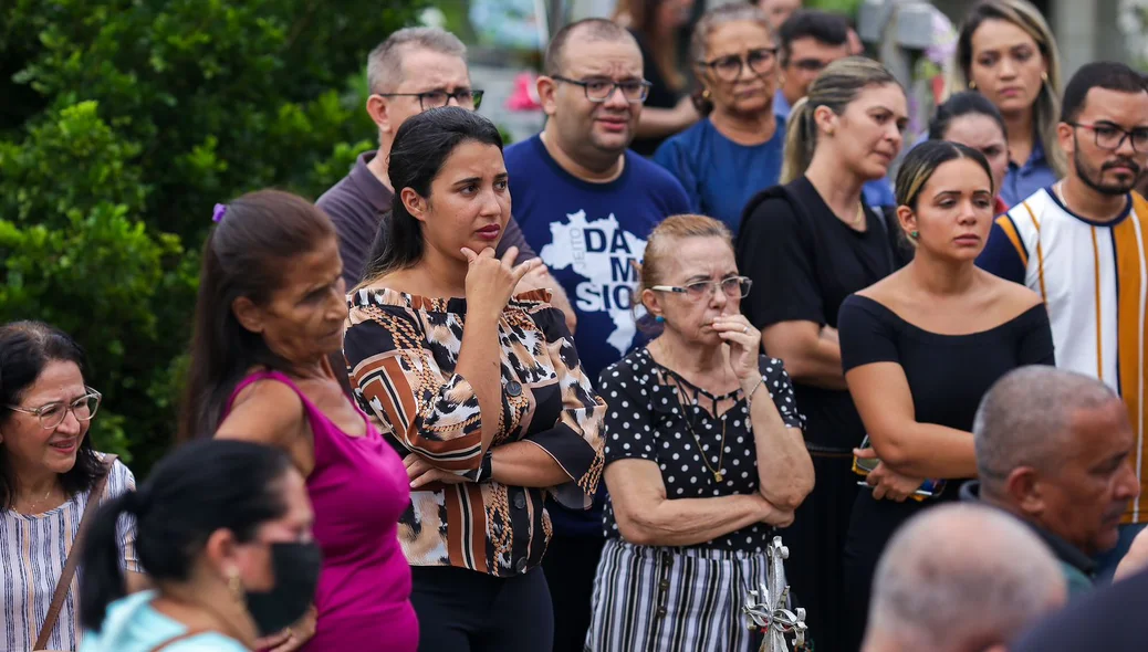 Corpo do empresário foi sepultado no Cemitério São José