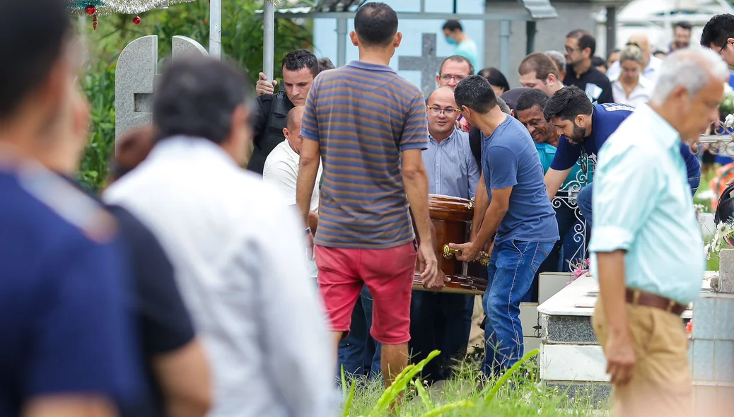 Corpo sepultado no Cemitério São José