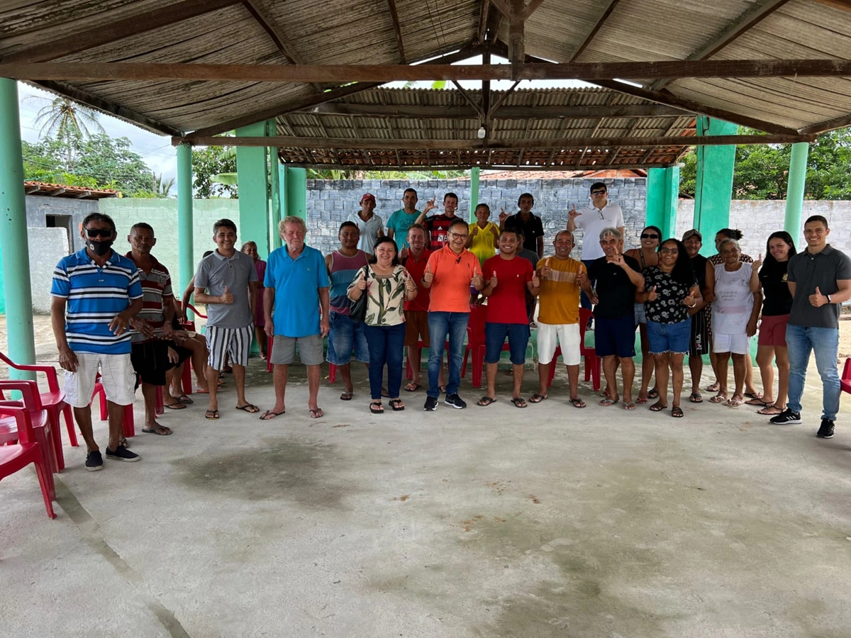 Deputado estadual Dr. Hélio em uma visita à Ilha Grande do Piauí