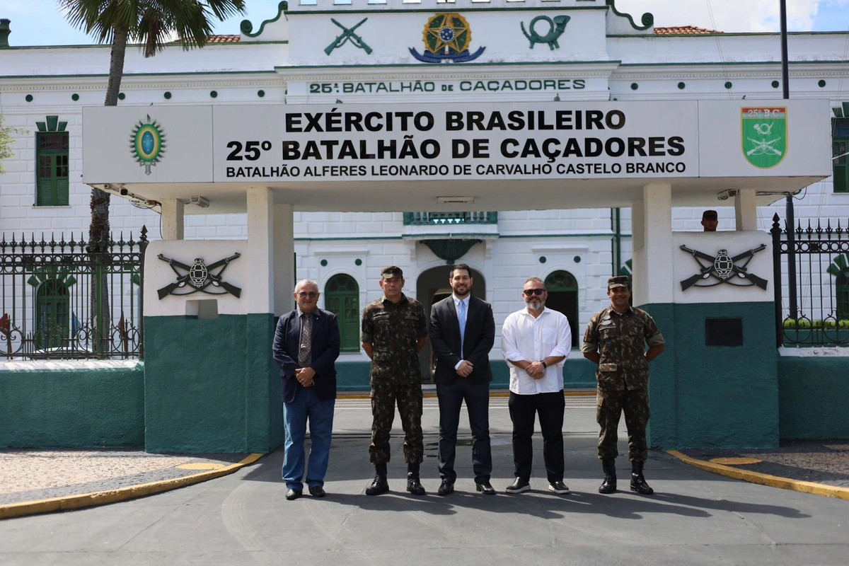 Deputado Felipe Sampaio no 25º BC