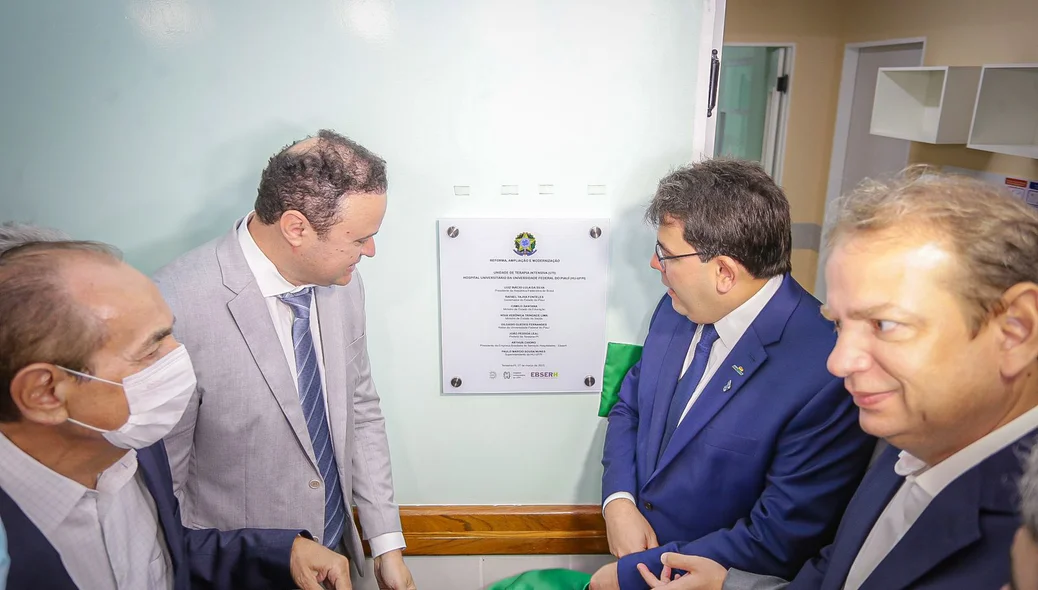 Descerramento da placa para entrega de leitos no HU
