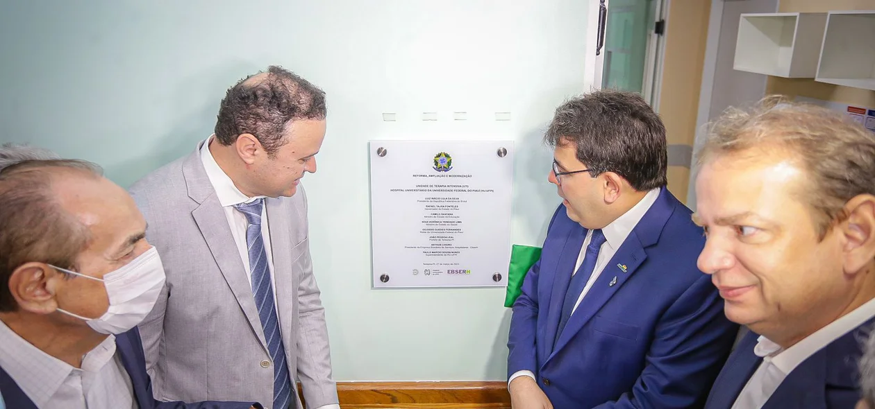 Descerramento da placa para entrega de leitos no HU