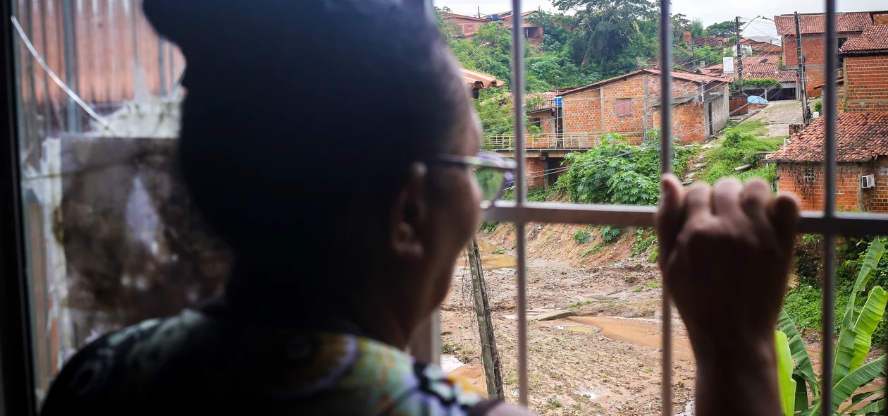 Desmoronamento assusta moradores na Vila da Paz