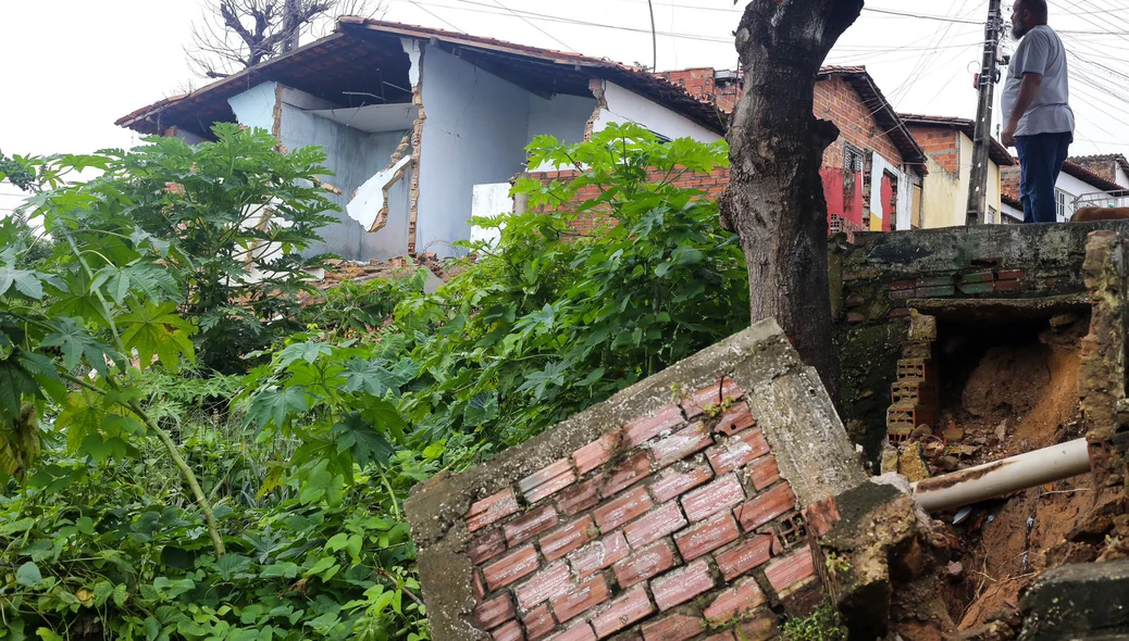 Desmoronamento assustou moradores da Vila da Paz