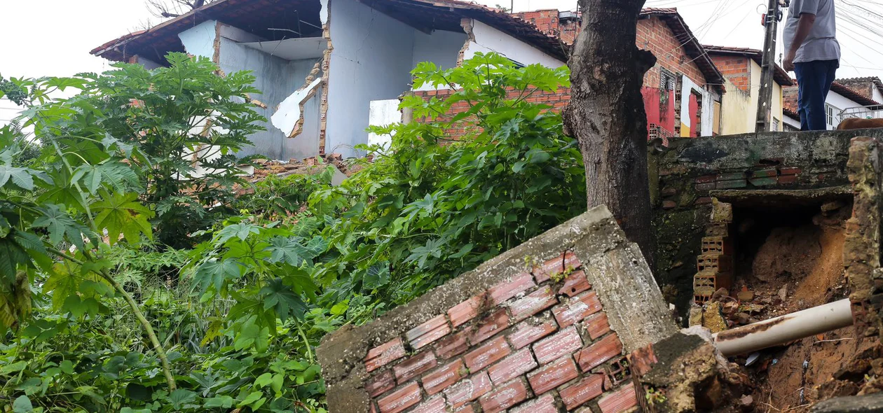 Desmoronamento assustou moradores da Vila da Paz