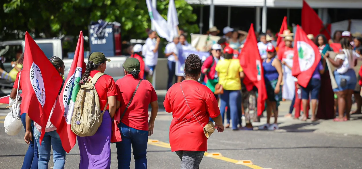 Dezenas de manifestantes