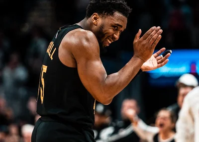 Donovan Mitchell marcou duplo-duplo com 40 pontos e 11 rebotes