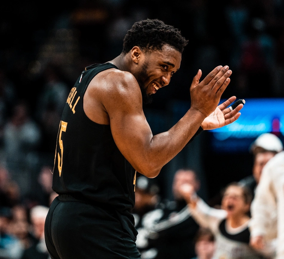 Donovan Mitchell marcou duplo-duplo com 40 pontos e 11 rebotes