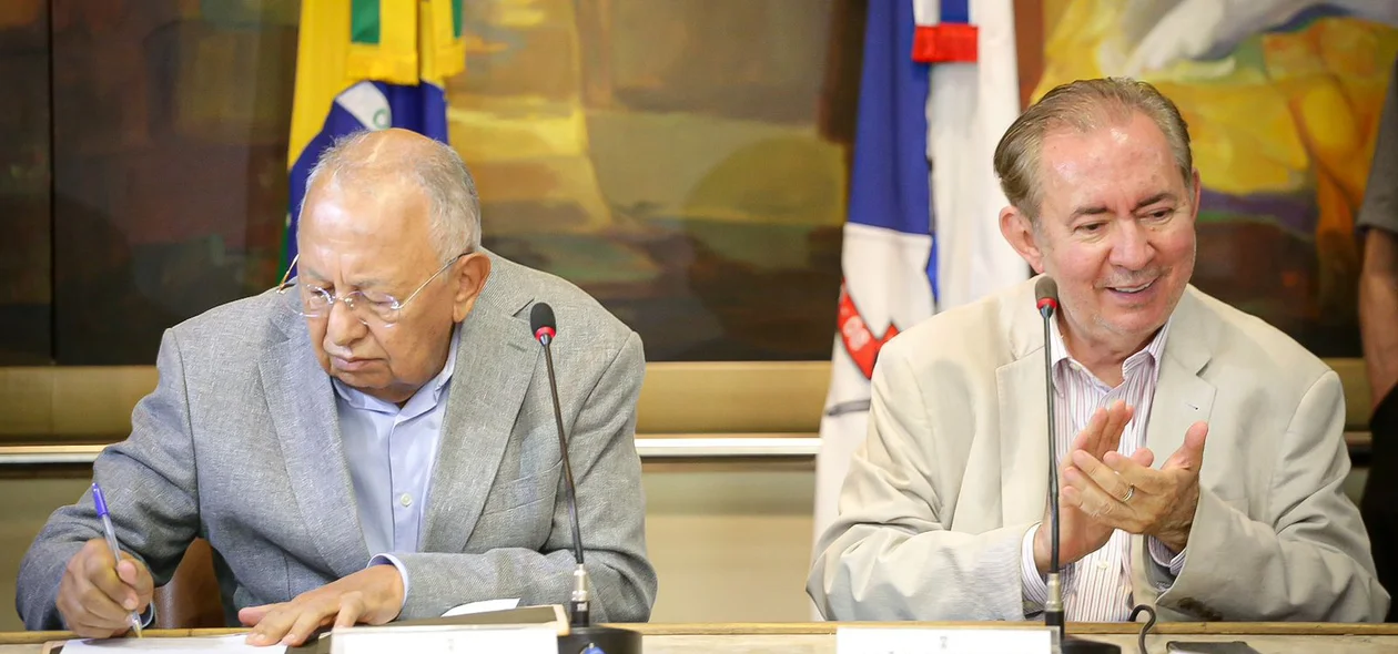 Dr. Pessoa  e João Henrique de Almeida em solenidade no Palácio da Cidade