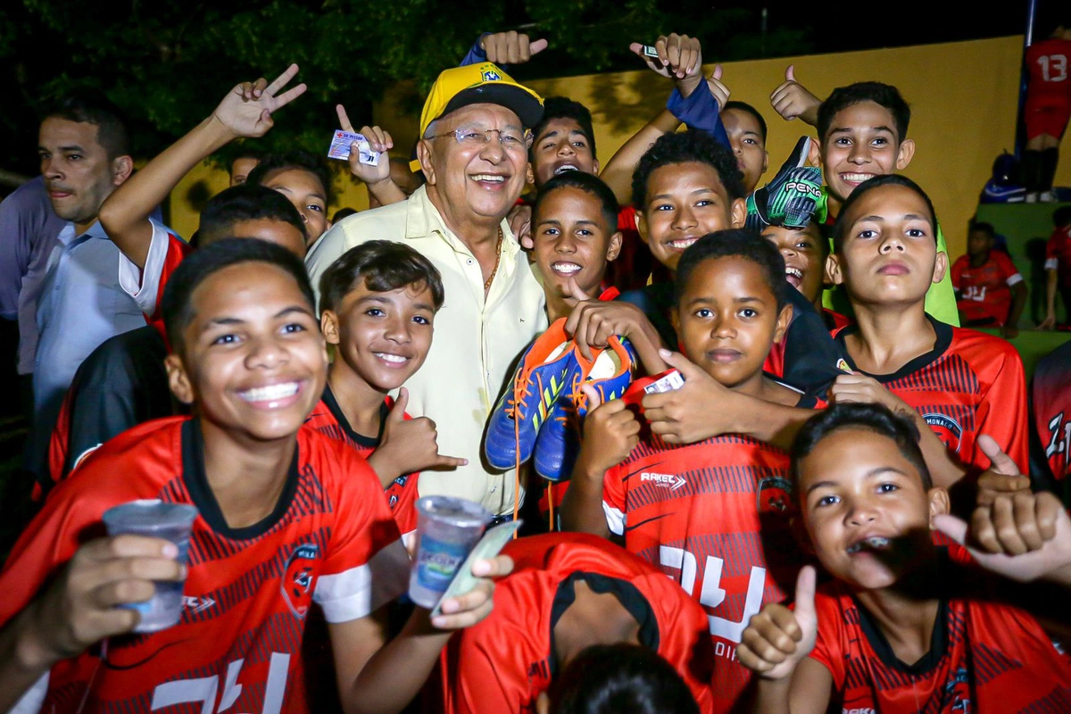 Dr Pessoa entrega espaço esportivo na zona sudeste