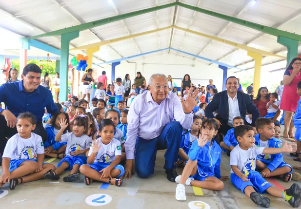 Dr pessoa visita escolas da Zona Sudeste de Teresina