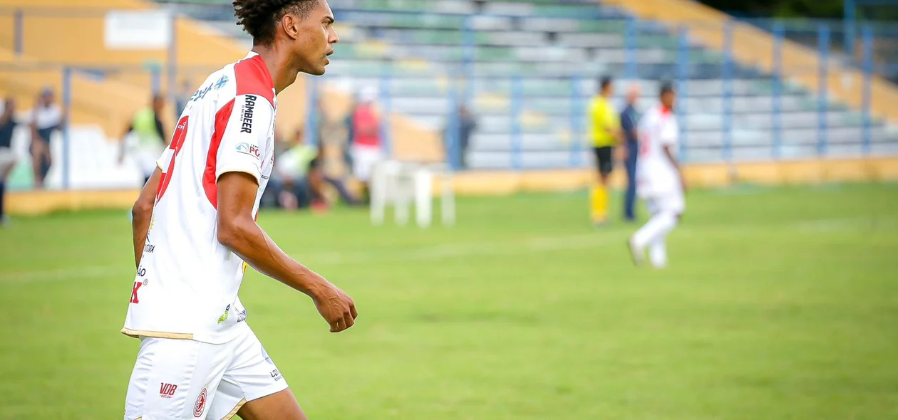 Edmário, zagueiro do 4 de Julho