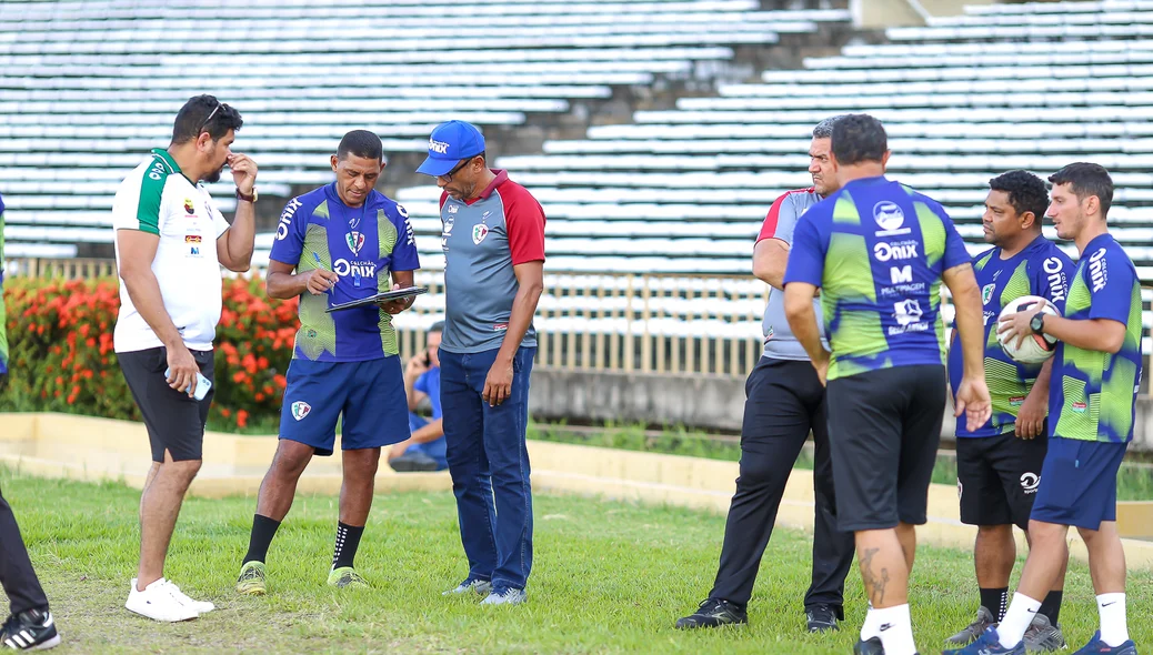Eduardo Santos e comissão técnica