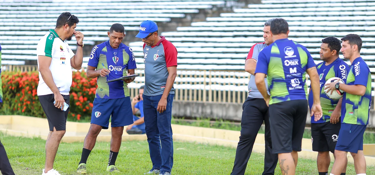 Eduardo Santos e comissão técnica