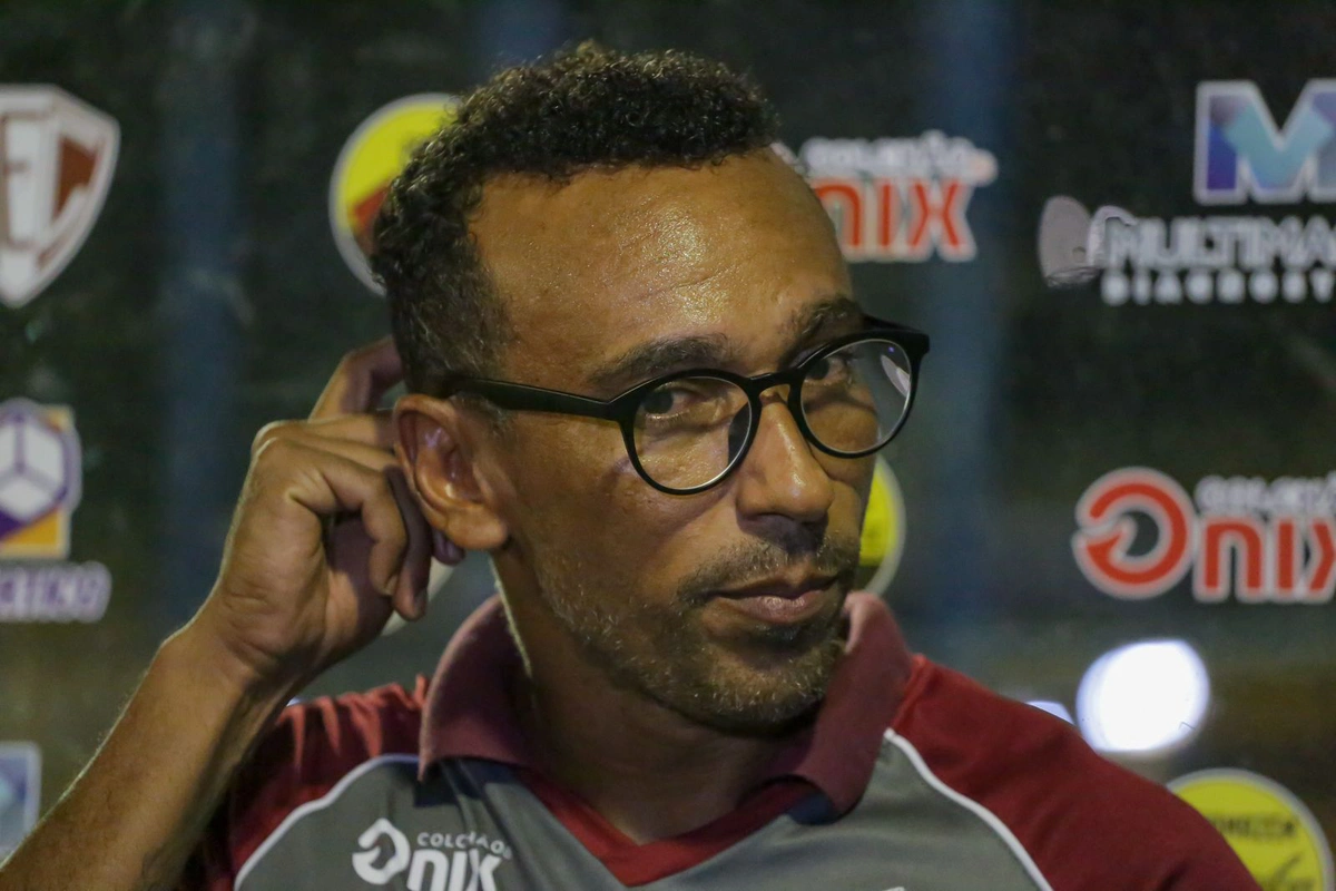 Eduardo, técnico do Fluminense-PI