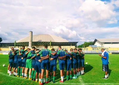 Elenco treinou no Lindolfo Monteiro