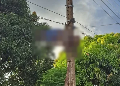 Eletricista ficou pendurado no poste
