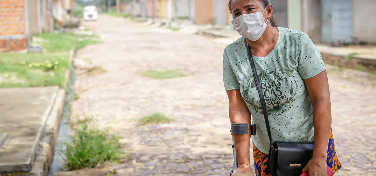 Elzilmaria Gomes, moradora da quadra K do residencial Polo Sul