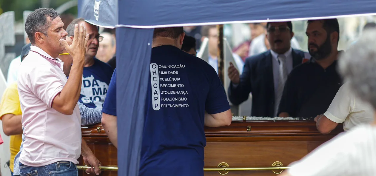 Empresário foi velado em uma de suas lojas