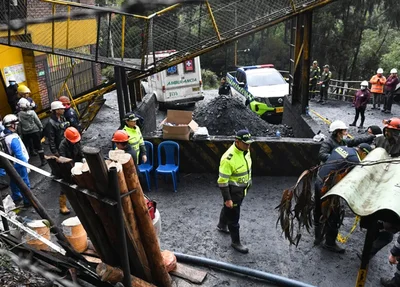 Equipe de resgate atua em mina de carvão após as explosões na Colômbia