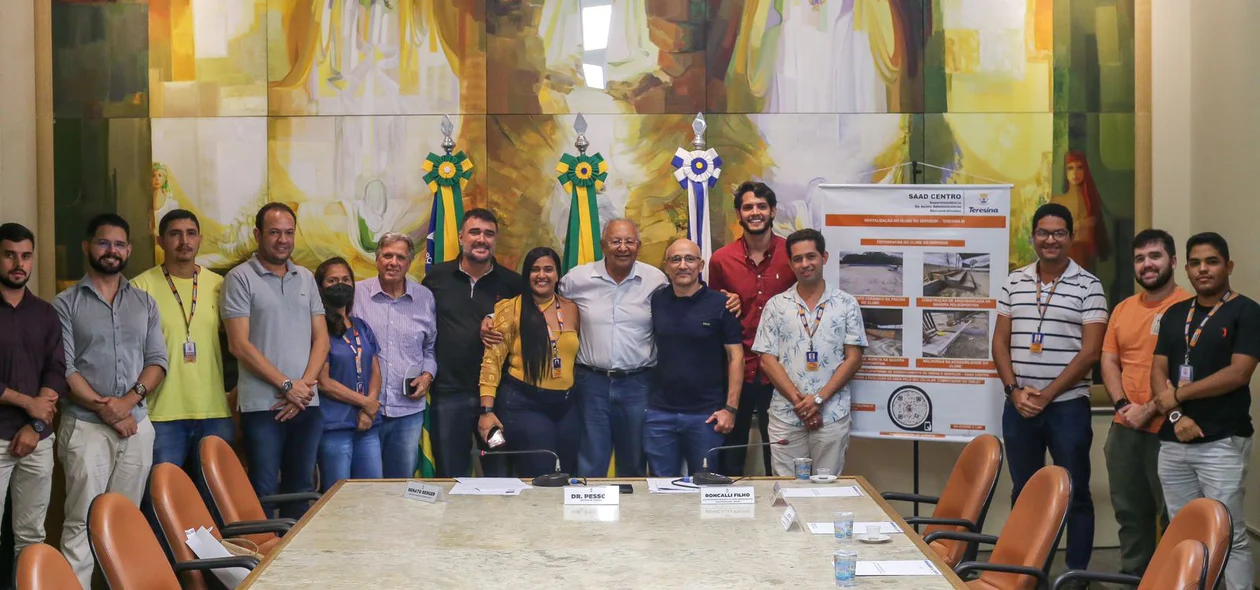 Equipe reunida no Palácio de Kanak