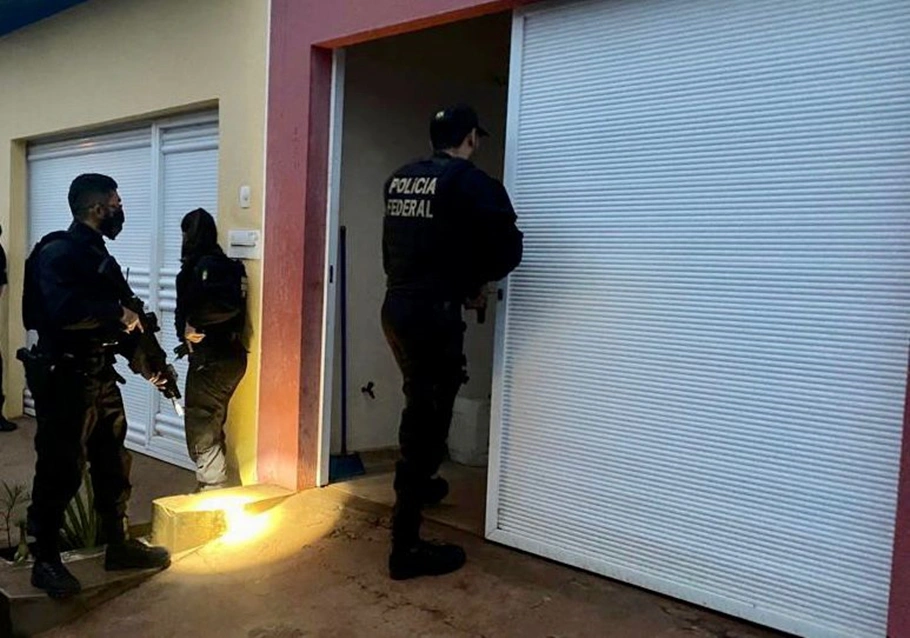 Equipes da PF em diligências na Operação Bórgias