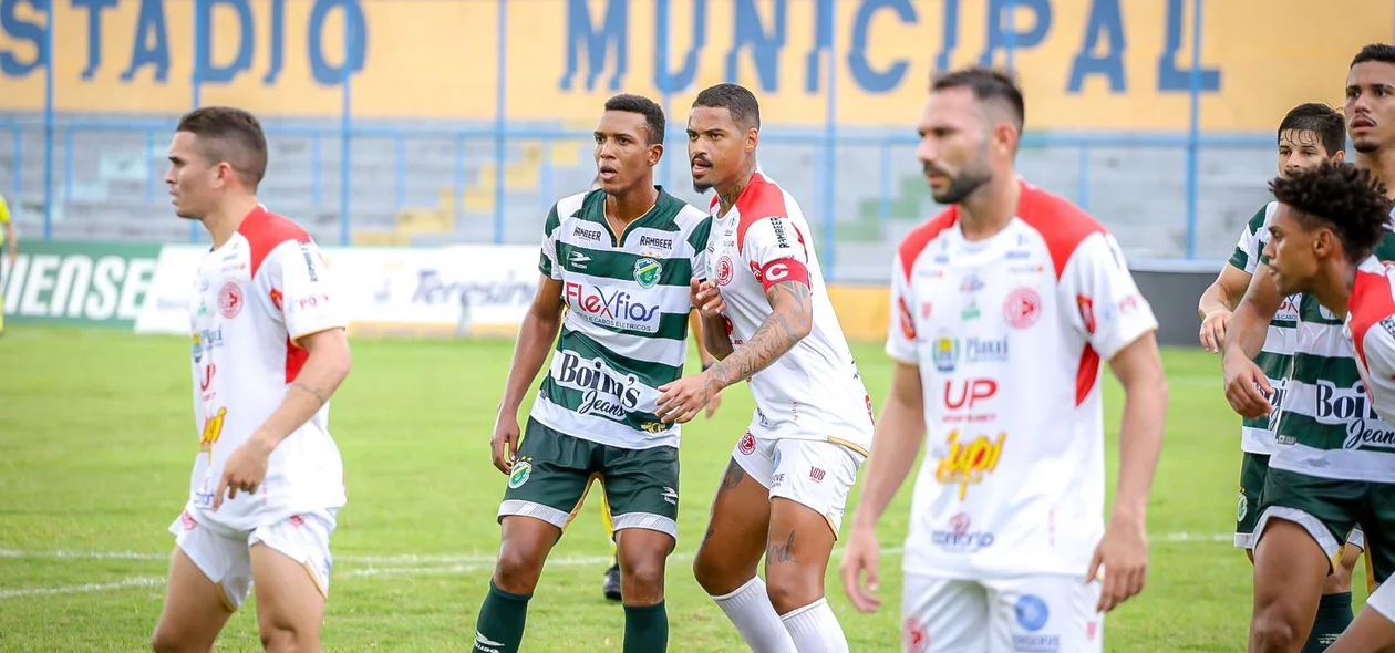 Escanteio para o Altos