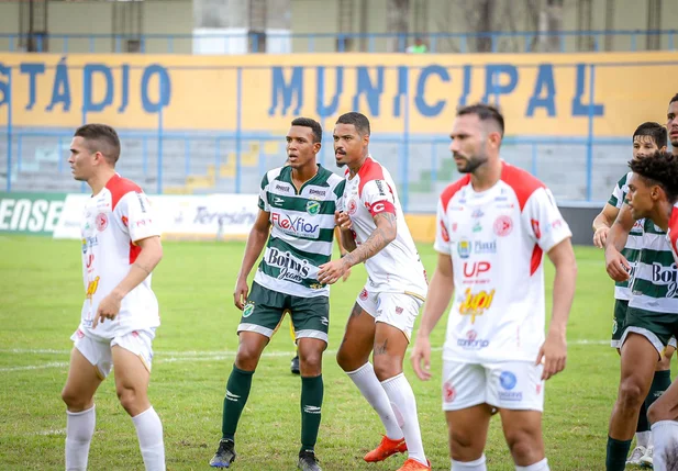 Escanteio para o Altos