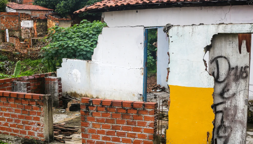 Escombros de casa que desabou na Vila da Paz, zona sul de Teresina