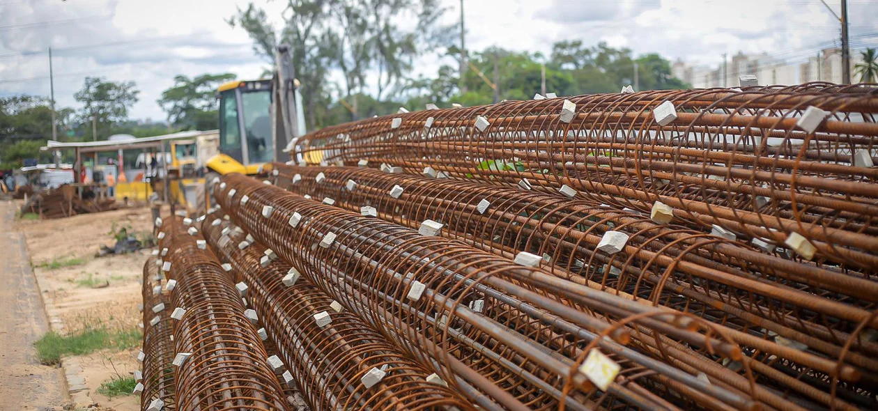 Estruturas de ferro serão utilizadas na obra