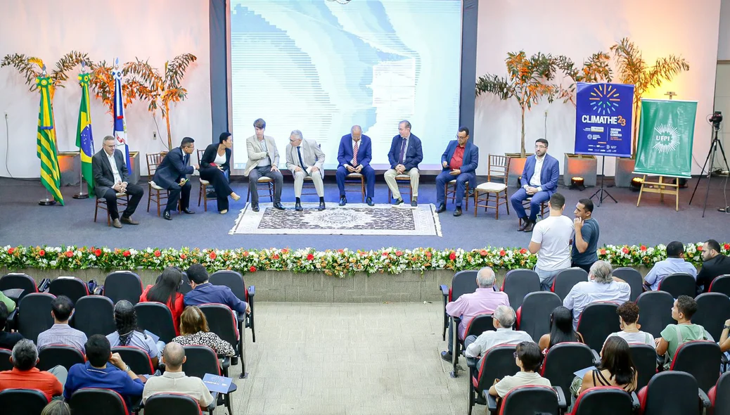 Evento contou com palestras e mesas redondas