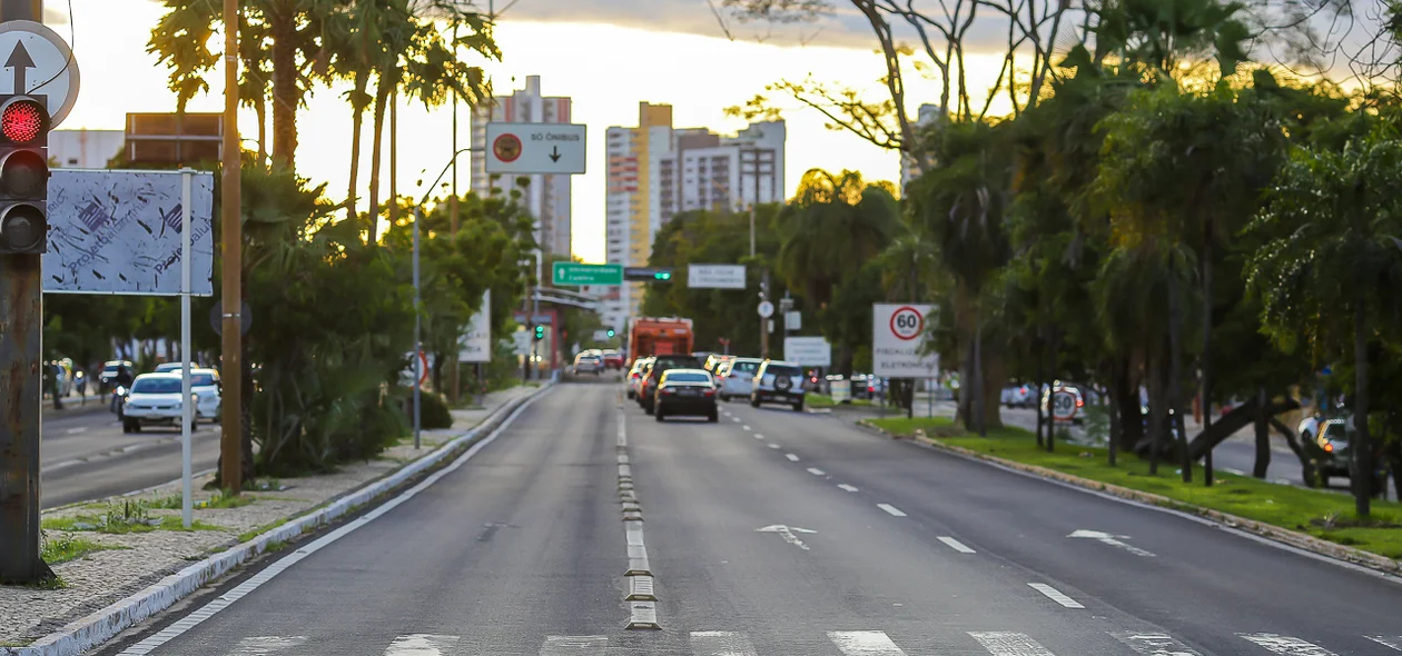 Faixa exclusiva de ônibus é liberada