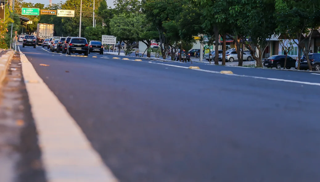 Faixa exclusivas de ônibus na Avenida João XXIII